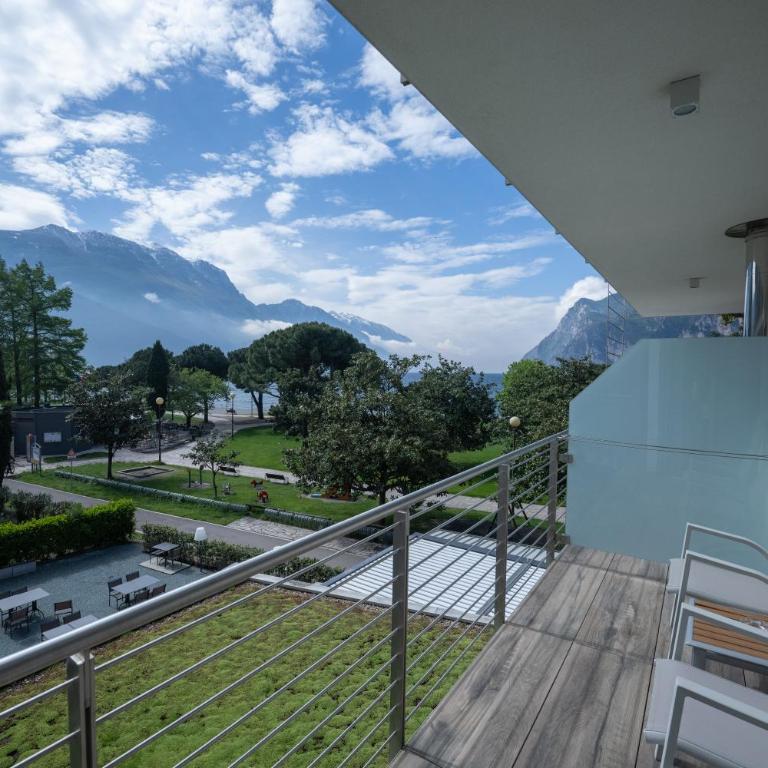 Hotel Bellariva - Camera Matrimoniale Deluxe con Vista Lago e Balcone - 12
