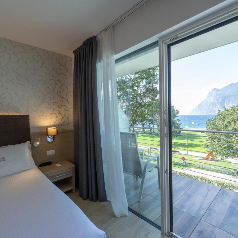 Hotel Bellariva - Camera Matrimoniale Deluxe con Vista Lago e Balcone - 11