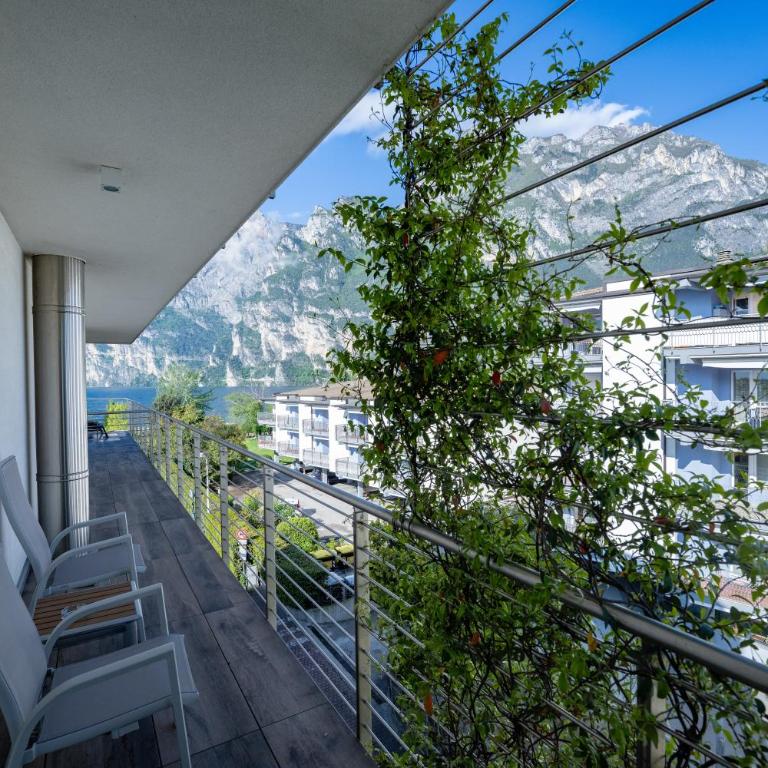 Hotel Bellariva - Camera Matrimoniale Comfort con Vista Lago Parziale e Balcone - 8