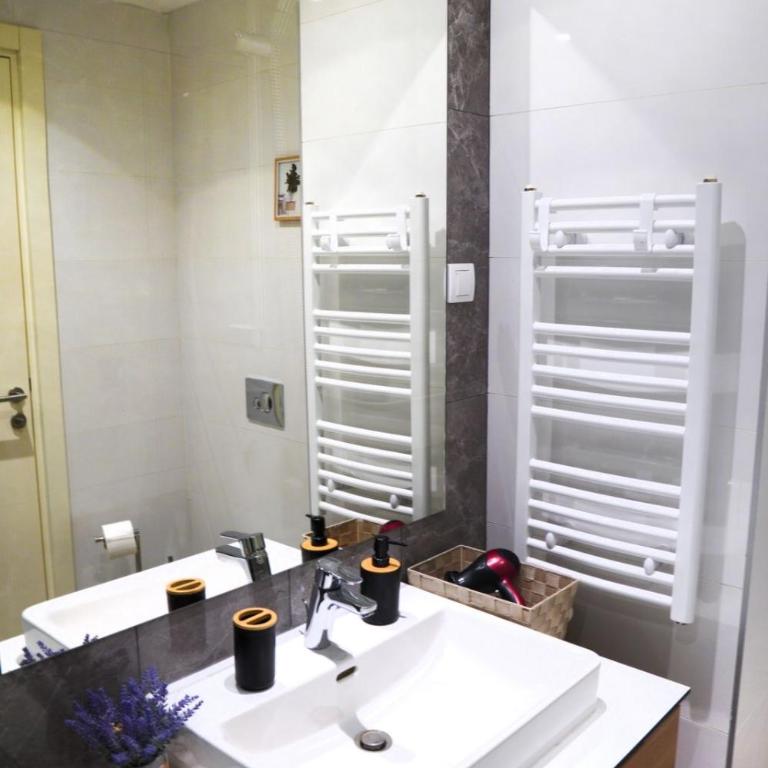 Verde Comfortable Apartment - One-Bedroom Apartment - 12