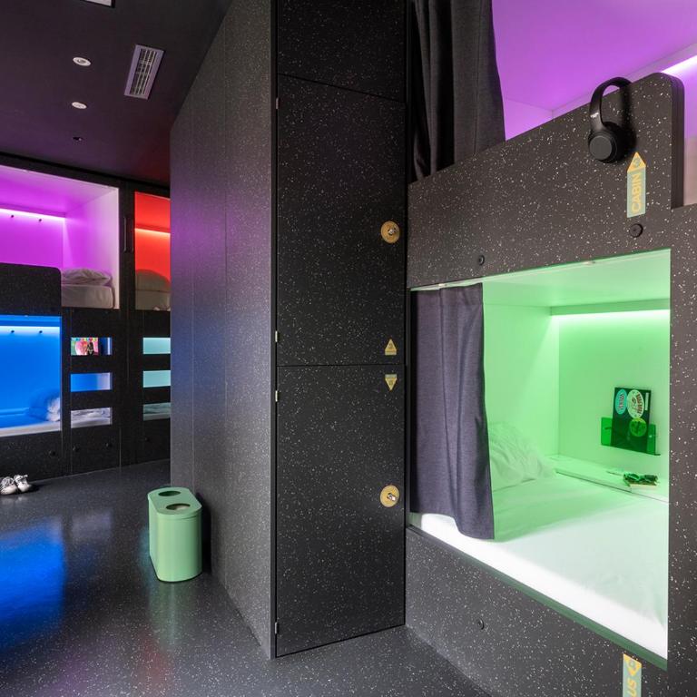 AMISTAT City Hostel Barcelona - Cabin Ensuite in Mixed Dorm - 1
