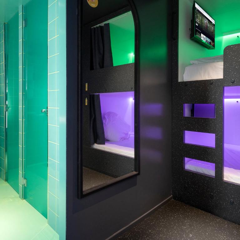 AMISTAT City Hostel Barcelona - Cabin XL Ensuite in Mixed Dorm - 1