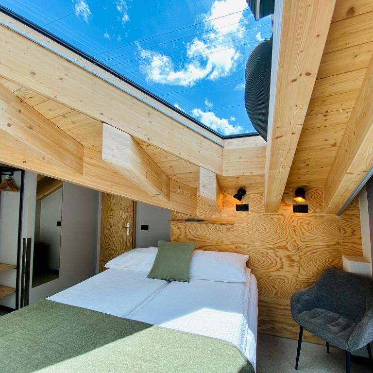 Peaky Riders Self Check-in Hotel - Doppelzimmer mit Bergblick - 1