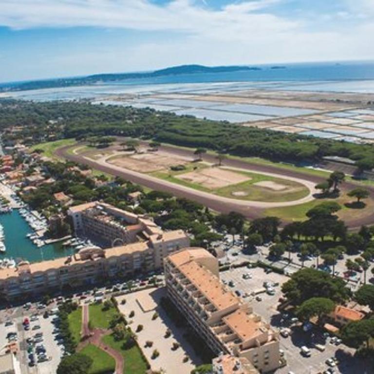 Appartement spacieux à Hyères avec piscine, climatisation et Wi-Fi - FR-1-335-156 - Apartment - 17