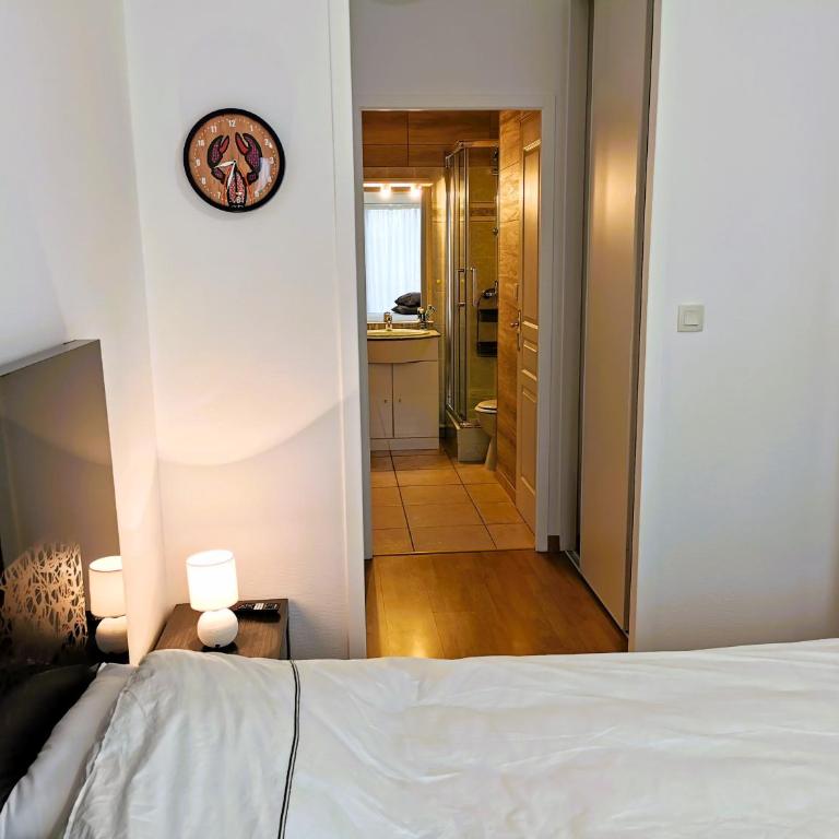 CAP AUX SABLES avec garage - Three-Bedroom Apartment with Balcony - 12