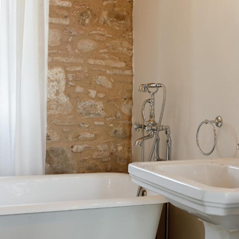 Hotel Castell de Vallgornera - Habitación Deluxe con cama extragrande - 7