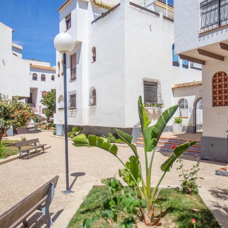 Gorgeous Apartment In Torrevieja - Apartamento de 1 dormitorio - 1