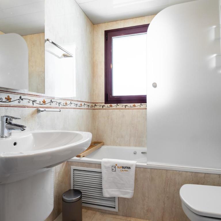 Buenavista Lifestyle by Sur Suites - Two-Bedroom Apartment - 23