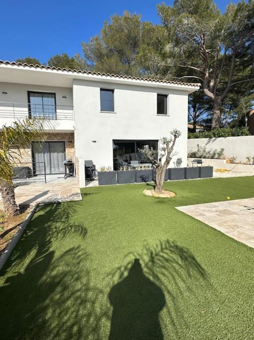 Villa Marie-Jeanne - Three-Bedroom Villa - 24