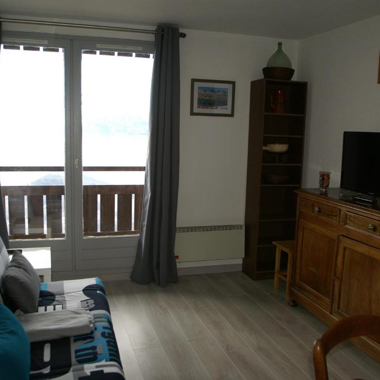 Charmant appartement 3 pièces avec balcon - Appartement 2 Chambres - 1