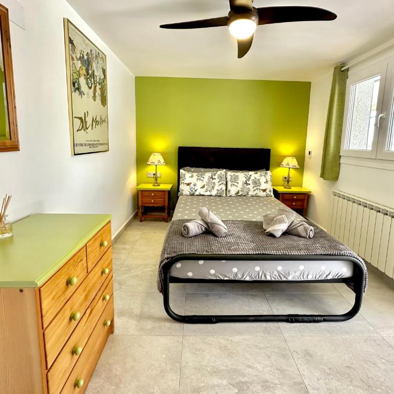 SUNNY Apartment in a Cosy Villa with shared swimming pool - Three-Bedroom Apartment - 15