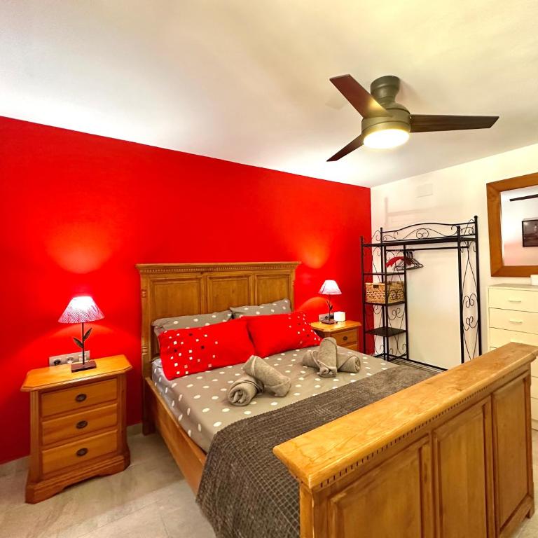 SUNNY Apartment in a Cosy Villa with shared swimming pool - Three-Bedroom Apartment - 14