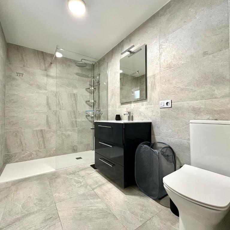 SUNNY Apartment in a Cosy Villa with shared swimming pool - Three-Bedroom Apartment - 7