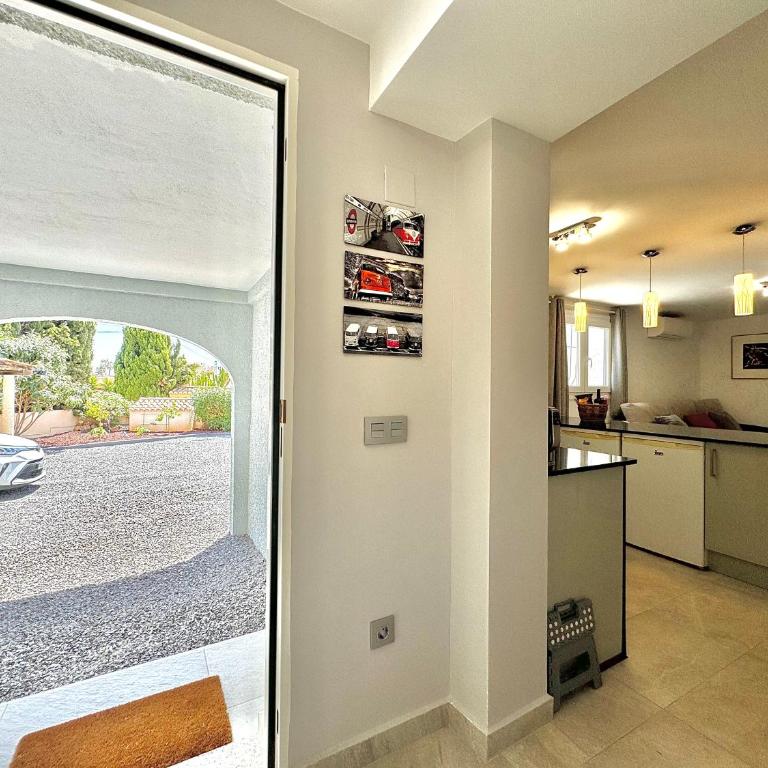 SUNNY Apartment in a Cosy Villa with shared swimming pool - Three-Bedroom Apartment - 6