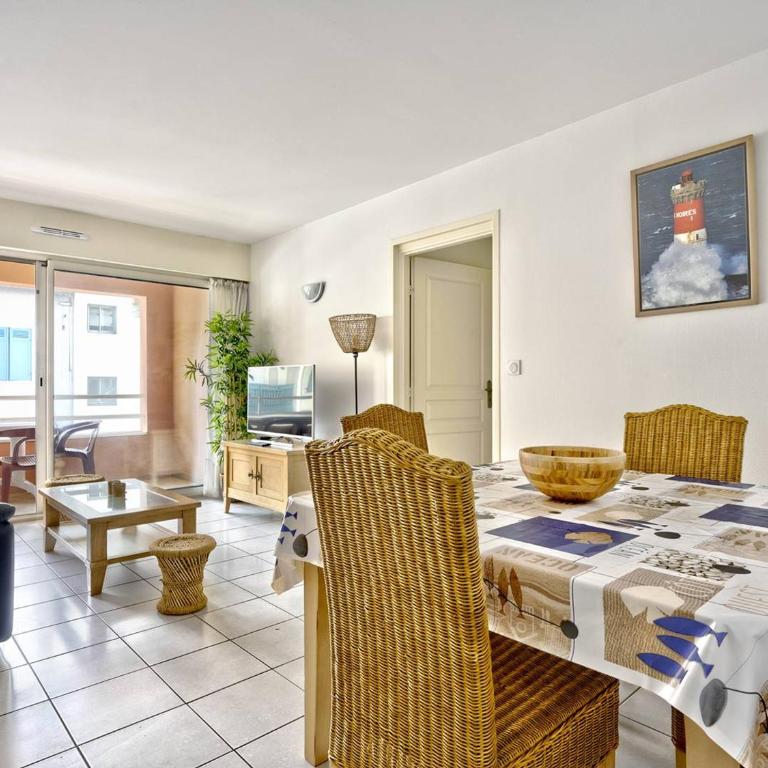 T3 Confortable à Arcachon Centre avec Loggia, Parking et Clim, à 400m de la Plage! - FR-1-433-120 - Apartment - 1