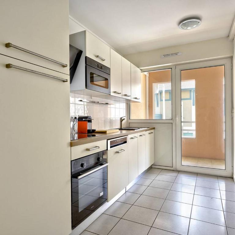 T3 Confortable à Arcachon Centre avec Loggia, Parking et Clim, à 400m de la Plage! - FR-1-433-120 - Apartment - 2