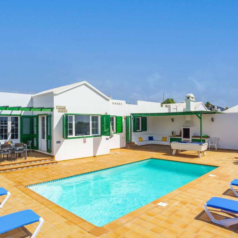 Villa Femes - Three-Bedroom Villa - 4