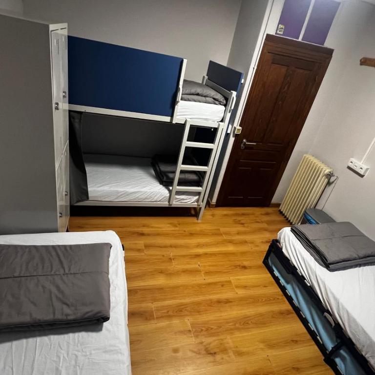 Albergue La Estación - Bed in 4-Bed Mixed Dormitory Room - 1