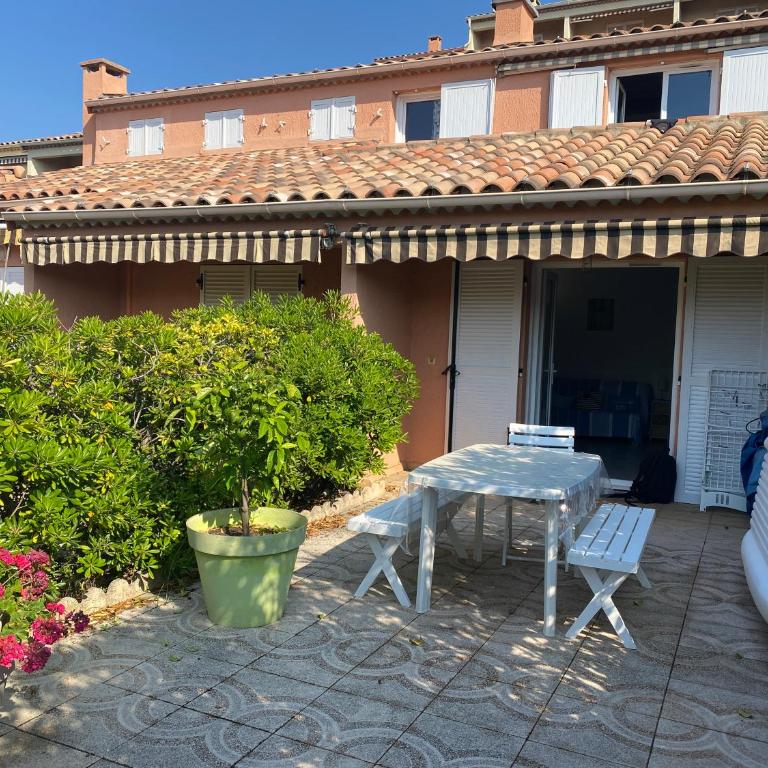 Presqu'ile de Giens, Maison Rdc avec Accès et Jardin Privés sans Vis-à-vis, Piscine, Plages à 2 min à pieds - Superior Apartment - 8
