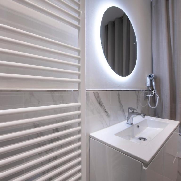 242 - Camera Est - Affittacamere Sara Home Chiavari, 200Metri dal Mare - Chambre Double - 24
