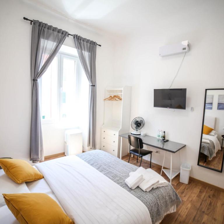 Cosmo GuestHouse - Camera Matrimoniale con Bagno Privato - 1