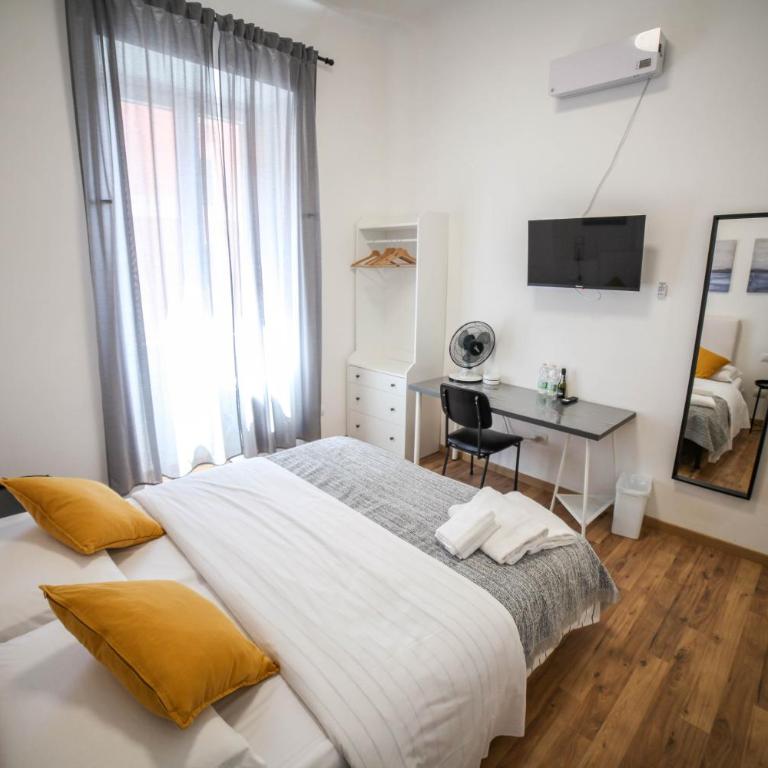 Cosmo GuestHouse - Camera Matrimoniale con Bagno Privato - 12