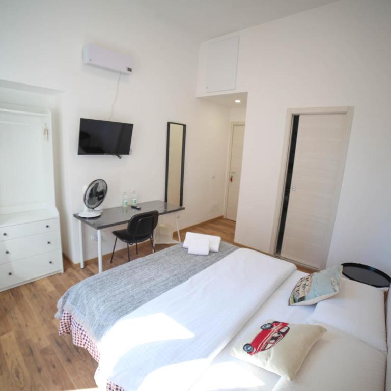 Cosmo GuestHouse - Camera Matrimoniale con Bagno Privato - 7