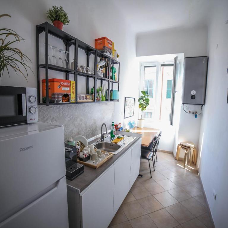 Cosmo GuestHouse - Chambre Double avec Salle de Bains Privative - 3