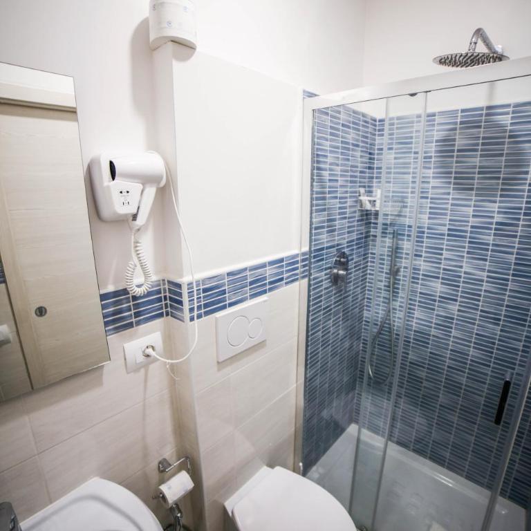 Cosmo GuestHouse - Camera Matrimoniale con Bagno Privato - 20