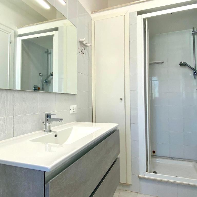 Brezza Marina Apartment, 50 mt dalla spiaggia - Four-Bedroom Penthouse Apartment - 16