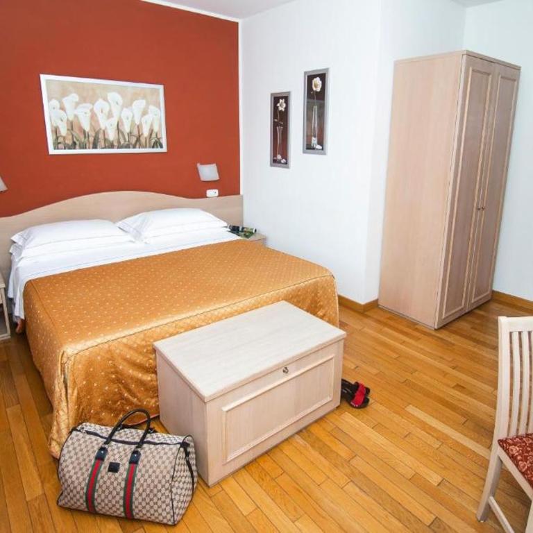 Hotel La Colonna - Camera Matrimoniale/Doppia con Letti Singoli - Accesso Disabili - 1
