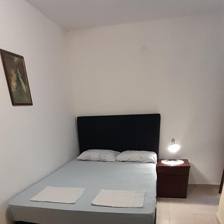 Guest house Ruzica - Dvokrevetna Soba sa Bračnim Krevetom i Sopstvenim Kupatilom - 1