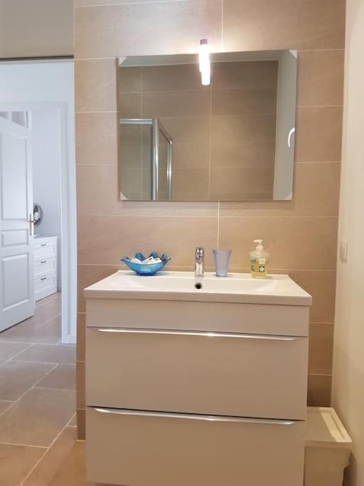 Cassis Presqu'Ile Calanques 2 pièces neuf, 50 m2 - Appartement 1 Chambre - 18