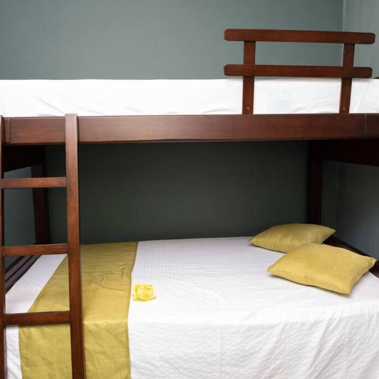Pleasant House 20 People In Laureles - Apartamento - 35