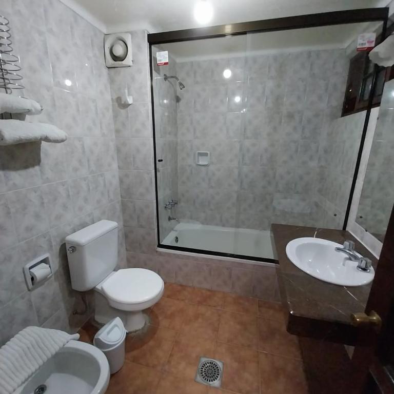 Paola Hostal - Habitación Triple con baño privado - 5
