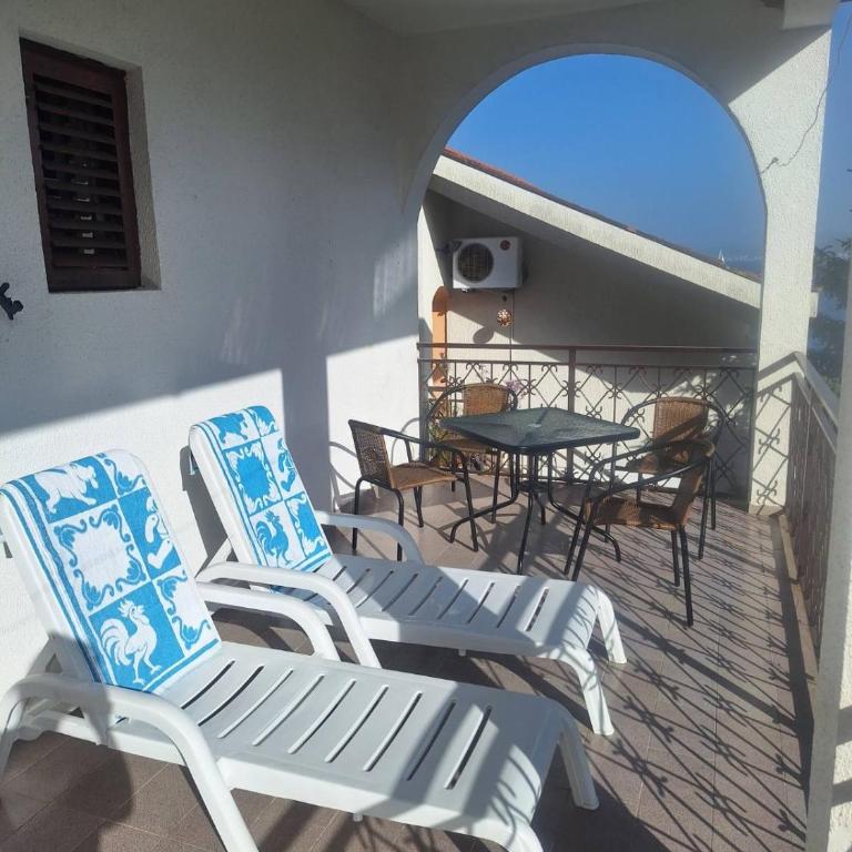 Stan Apatman Mirela - Two-Bedroom Apartment with Terrace and Sea View - 19