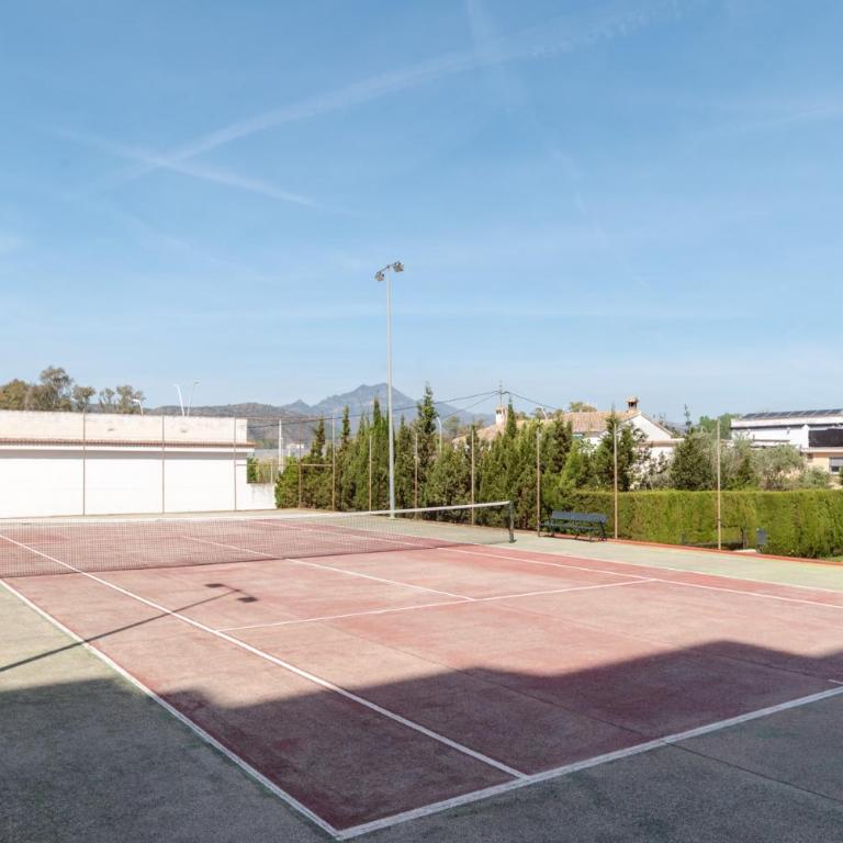 Bright 2 Bed Apartment with pool - Solo Familias - Apartamento de 2 dormitorios con balcón - 5