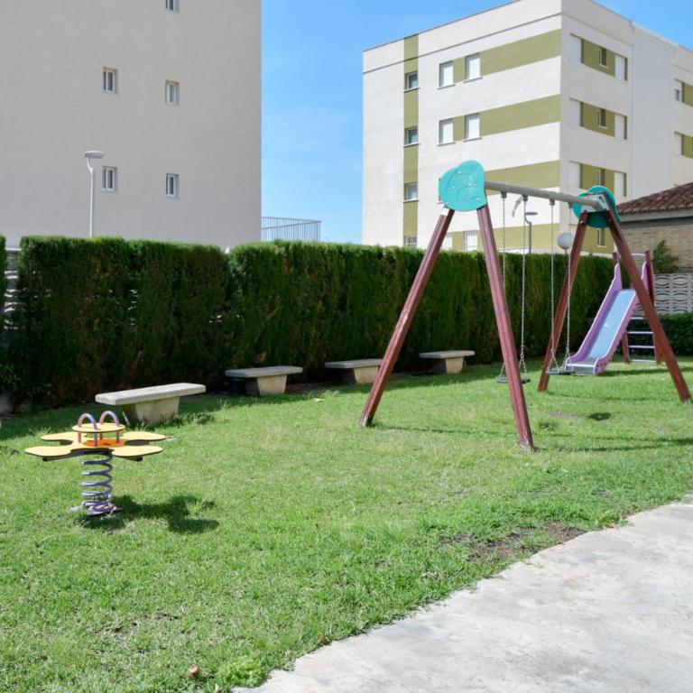 Bright 2 Bed Apartment with pool - Solo Familias - Apartamento de 2 dormitorios con balcón - 4