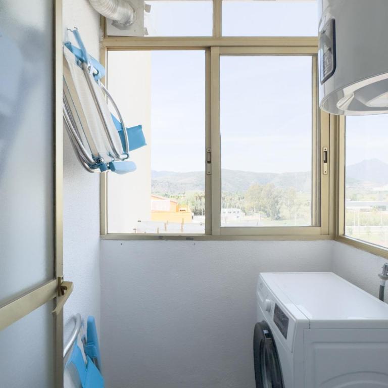 Bright 2 Bed Apartment with pool - Solo Familias - Apartamento de 2 dormitorios con balcón - 22