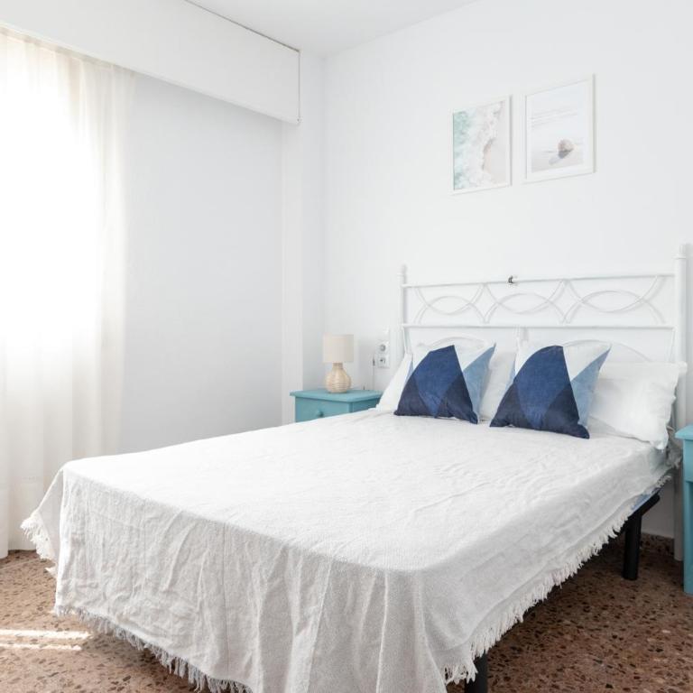 Bright 2 Bed Apartment with pool - Solo Familias - Apartamento de 2 dormitorios con balcón - 7