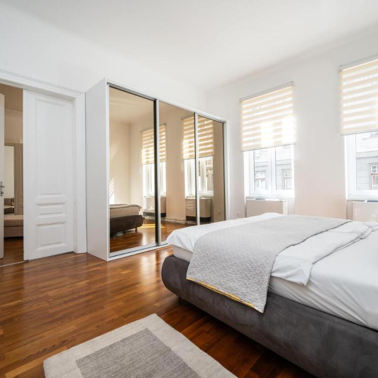 Design 2BDR Apartment - Main Street - Three-Bedroom Standard Apartment - 5