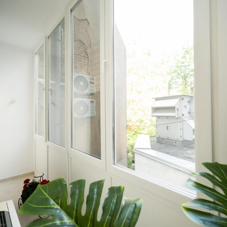 Design 2BDR Apartment - Main Street - Three-Bedroom Standard Apartment - 36
