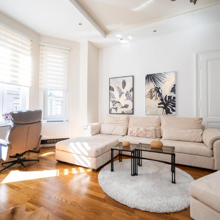 Design 2BDR Apartment - Main Street - Three-Bedroom Standard Apartment - 8
