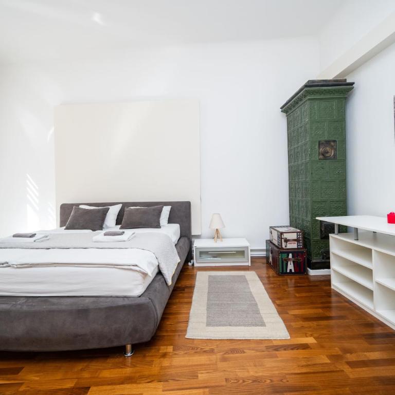 Design 2BDR Apartment - Main Street - Three-Bedroom Standard Apartment - 20