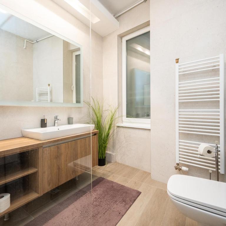 Design 2BDR Apartment - Main Street - Three-Bedroom Standard Apartment - 10