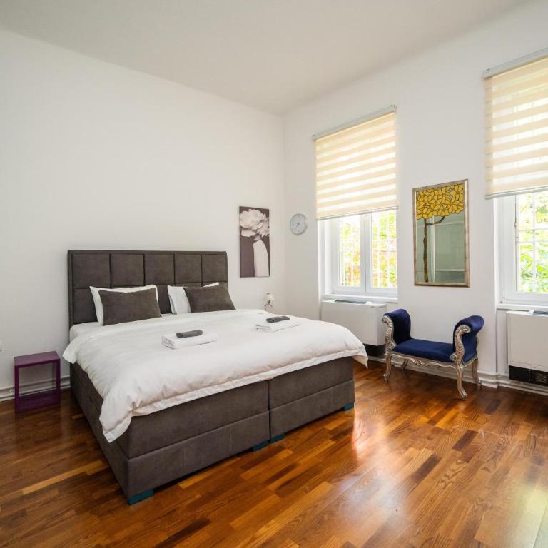 Design 2BDR Apartment - Main Street - Three-Bedroom Standard Apartment - 7