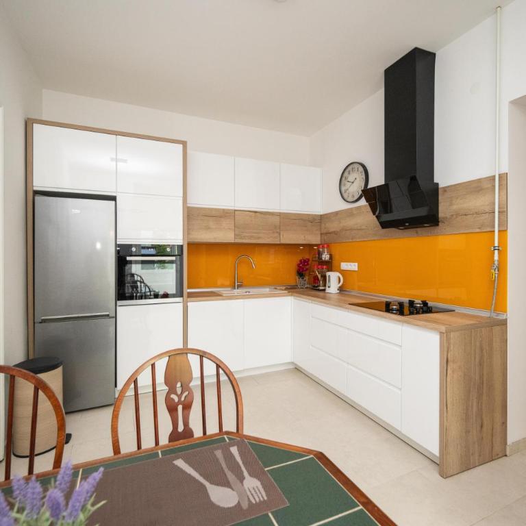Design 2BDR Apartment - Main Street - Three-Bedroom Standard Apartment - 30