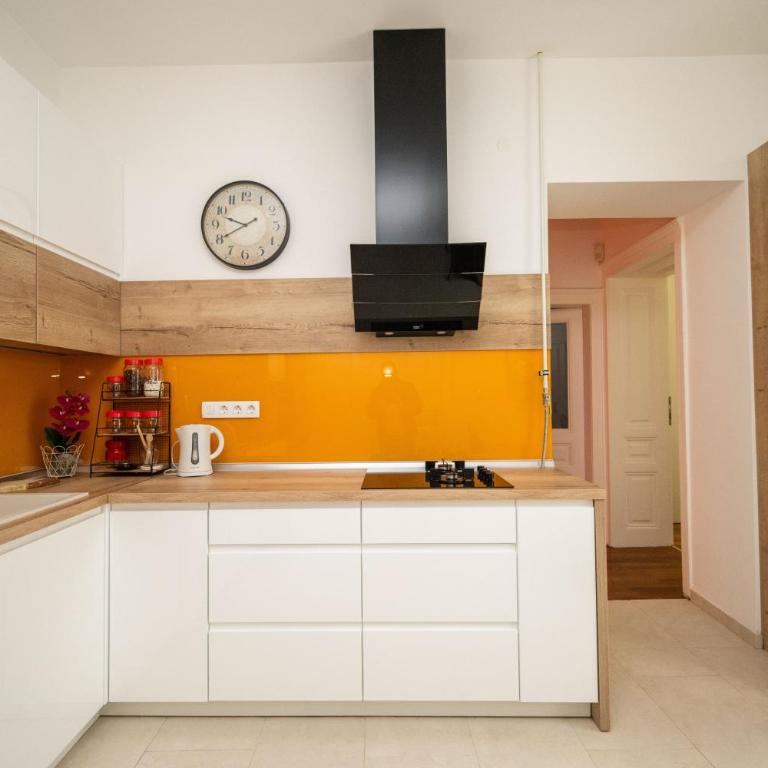 Design 2BDR Apartment - Main Street - Three-Bedroom Standard Apartment - 27