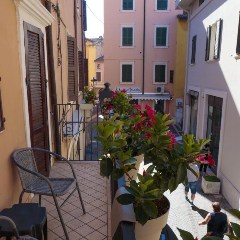 Le Finestre sul Borgo Rooms - Camera Matrimoniale con Balcone - 3