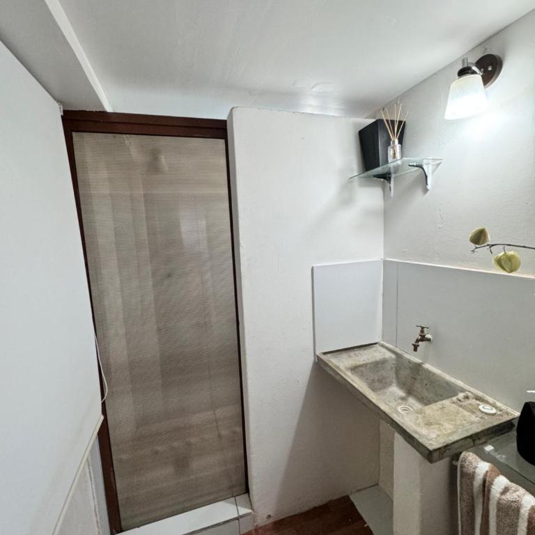 Acogedor independiente-Casa JH A - One-Bedroom House - 8